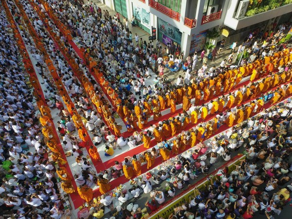 Thái Lan: Chùm ảnh Lễ cúng dường 10 nghìn vị tăng sĩ quốc tế tại Tp. Hat Yai
