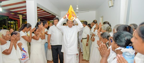 Tổng thống Sri Lanka dâng Y Kathina hằng năm tại Trung tâm Thiền Vipassana quốc tế