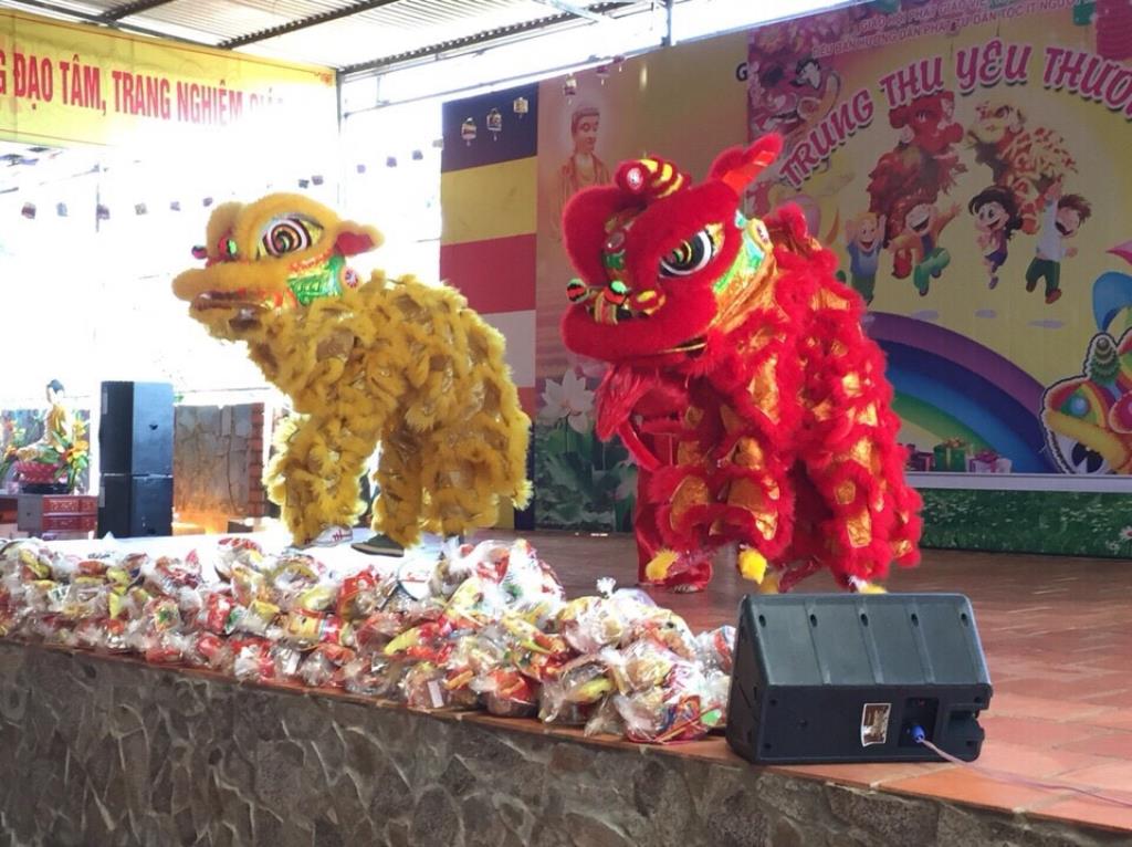 Khóa Tu Một Ngày An Lạc Và Vui Trung Thu Cho Các Em Phật Tử Tại Chùa Hoa Nghiêm (PL: 2559 – DL: 2015)