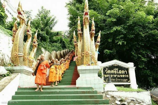 Thái Lan: Chùm ảnh chư Tăng diễu hành 11 km
