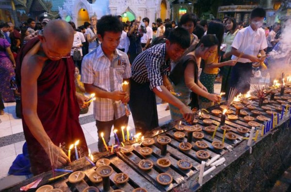 Myanmar: Phật tử cả nước chào đón ngày Lễ Hoa Đăng (Thadingyut)