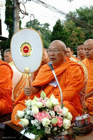 Thái Lan: Sau 3 tháng An Cư ,chư Tăng Tự tứ, diễu hành khất thực  tại huyện Khun Yuam, tỉnh Mae Hong Son