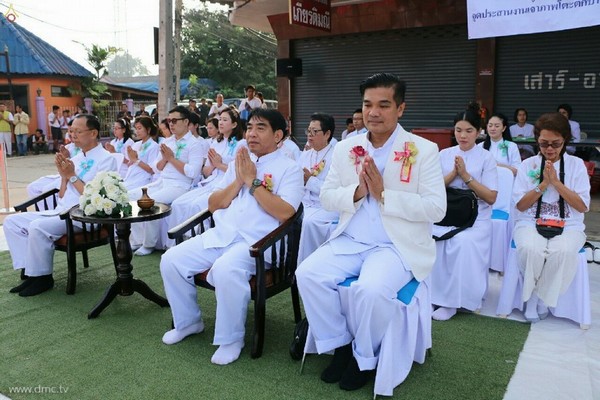 Thái Lan: Sau 3 tháng An Cư ,chư Tăng Tự tứ, diễu hành khất thực  tại huyện Khun Yuam, tỉnh Mae Hong Son