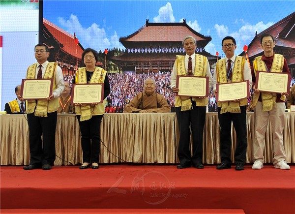 Trung Quốc: Bế mạc Đại hội lý sự Quốc tế Phật Quang Sơn toàn cầu