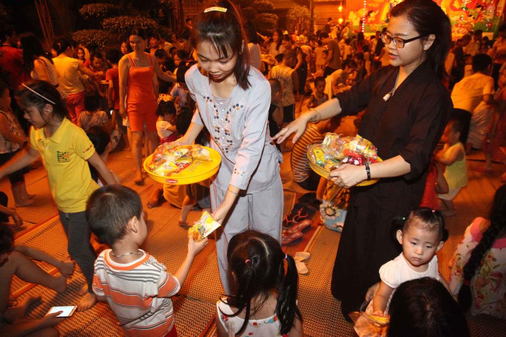 Hà Nội: Chùa Trung Phúc Tổ Chức Trung Thu Cho Các Cháu Thiếu Niên Nhi Đồng