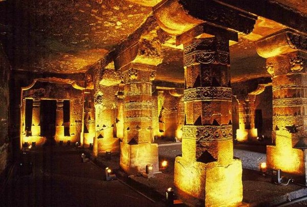Ấn Độ: Ngôi Đại Già lam Cổ Tự Ajanta nghìn năm tuyệt tác trong hang động