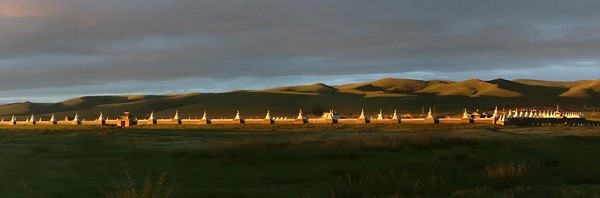 Mông Cổ: Ngôi Già lam Cổ tự Erdene Zuu tuyệt đẹp