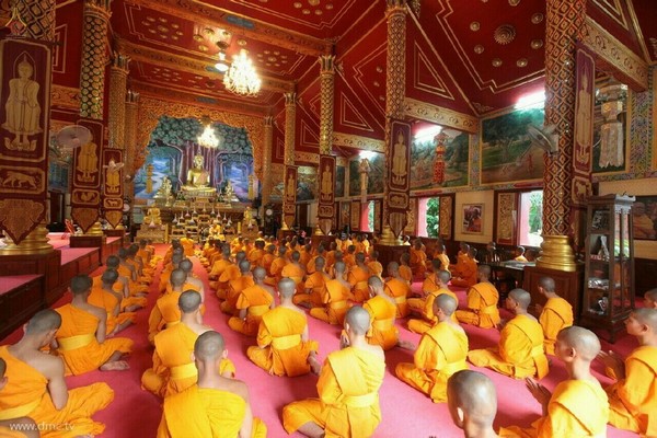 Thái Lan: Chùm ảnh chư Tăng diễu hành 11 km