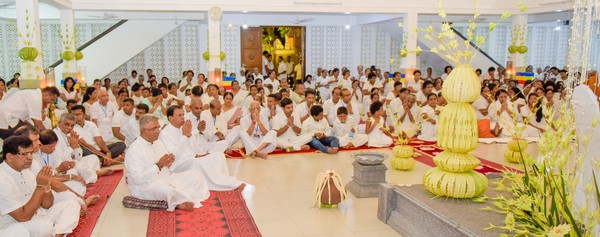 Tổng thống Sri Lanka dâng Y Kathina hằng năm tại Trung tâm Thiền Vipassana quốc tế