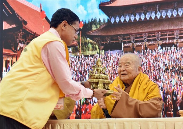 Trung Quốc: Bế mạc Đại hội lý sự Quốc tế Phật Quang Sơn toàn cầu