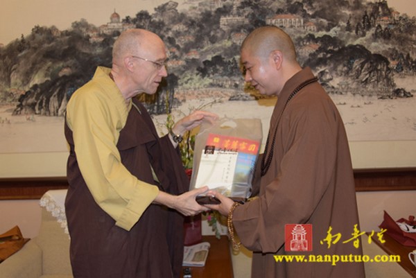 Pháp sư Hằng Thật Trụ trì Vạn Phật Thánh Thành, Hoa Kỳ viếng thăm Phật học viện Mân Nam, Trung Quốc