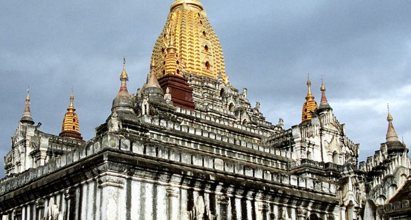 Myanmar: Chùm ảnh Ngôi Đại Già lam Cổ Tự Ananda tuyệt đẹp ở Thành phố Phật giáo Bagan