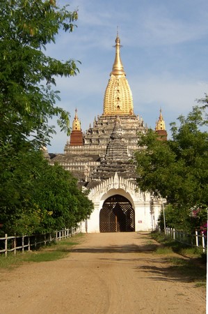 Myanmar: Chùm ảnh Ngôi Đại Già lam Cổ Tự Ananda tuyệt đẹp ở Thành phố Phật giáo Bagan