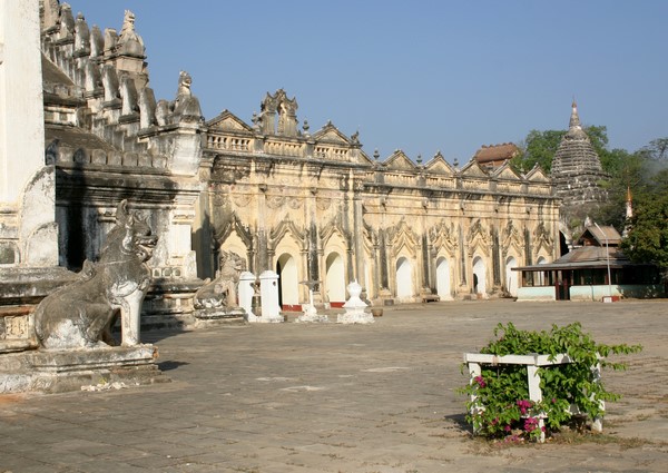 Myanmar: Chùm ảnh Ngôi Đại Già lam Cổ Tự Ananda tuyệt đẹp ở Thành phố Phật giáo Bagan