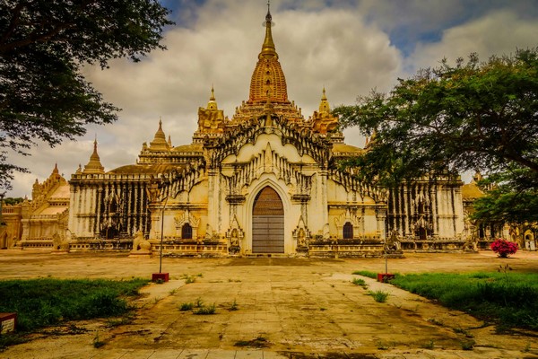 Myanmar: Chùm ảnh Ngôi Đại Già lam Cổ Tự Ananda tuyệt đẹp ở Thành phố Phật giáo Bagan