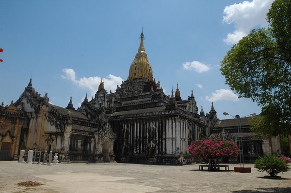 Myanmar: Chùm ảnh Ngôi Đại Già lam Cổ Tự Ananda tuyệt đẹp ở Thành phố Phật giáo Bagan