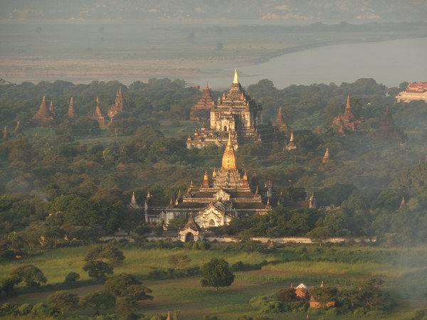 Myanmar: Chùm ảnh Ngôi Đại Già lam Cổ Tự Ananda tuyệt đẹp ở Thành phố Phật giáo Bagan