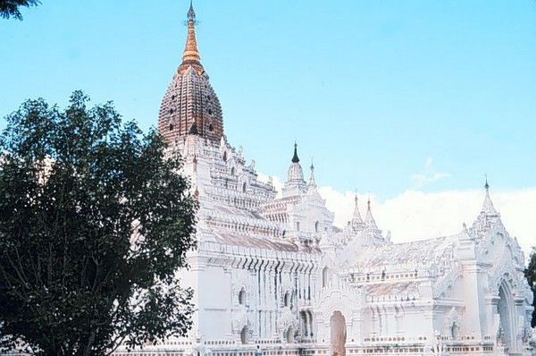 Myanmar: Chùm ảnh Ngôi Đại Già lam Cổ Tự Ananda tuyệt đẹp ở Thành phố Phật giáo Bagan