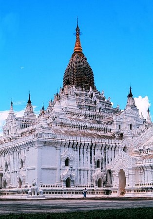 Myanmar: Chùm ảnh Ngôi Đại Già lam Cổ Tự Ananda tuyệt đẹp ở Thành phố Phật giáo Bagan