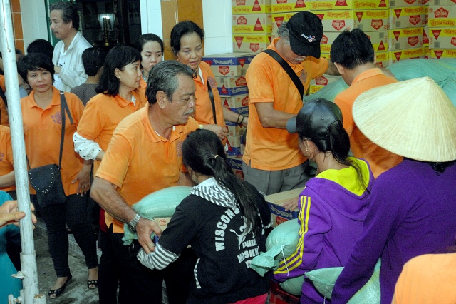 Quỹ Đạo Phật Ngày Nay khánh thành “Nhịp cầu yêu thương 4” và trao quà từ thiện tại Bến Tre