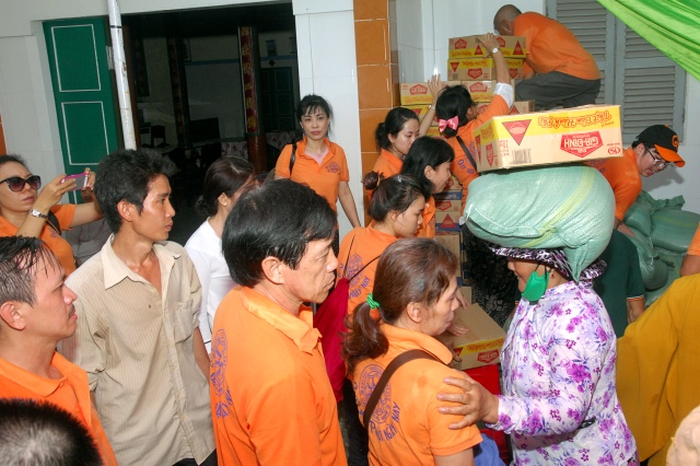 Quỹ Đạo Phật Ngày Nay khánh thành “Nhịp cầu yêu thương 4” và trao quà từ thiện tại Bến Tre
