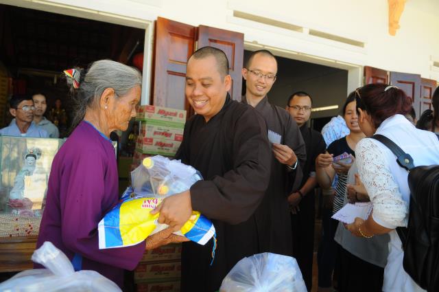 Quảng Nam : CLB Thiện Nguyện Hương Từ Tâm với chương trình “Ấm áp Tình Người”
