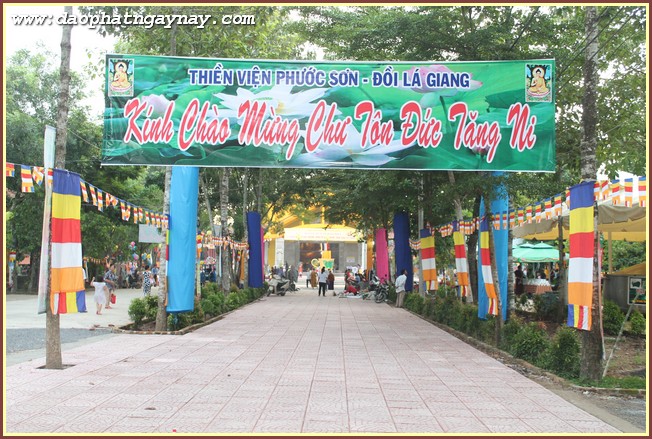 Đồng Nai: Đêm hội cúng đèn Vu Lan Báo Hiếu - PL. 2559 tại thiền viện Phước Sơn