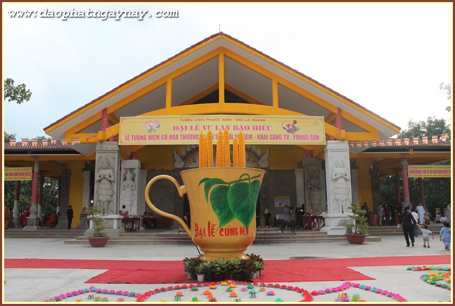 Đồng Nai: Đêm hội cúng đèn Vu Lan Báo Hiếu - PL. 2559 tại thiền viện Phước Sơn