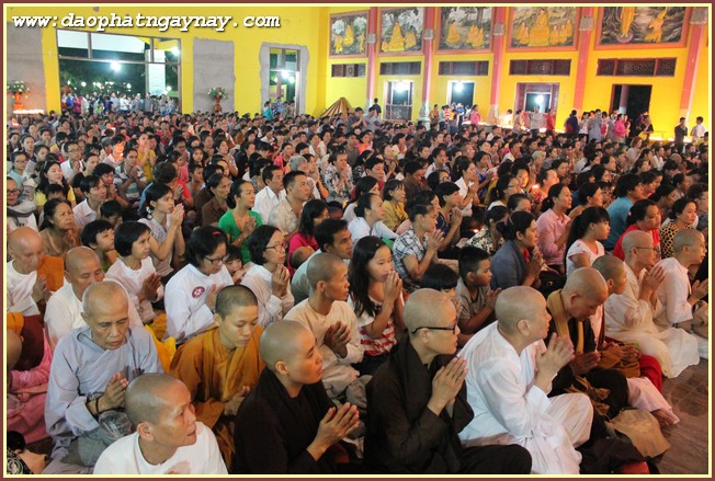 Đồng Nai: Đêm hội cúng đèn Vu Lan Báo Hiếu - PL. 2559 tại thiền viện Phước Sơn