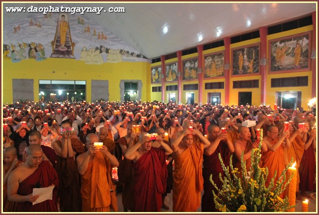 Đồng Nai: Đêm hội cúng đèn Vu Lan Báo Hiếu - PL. 2559 tại thiền viện Phước Sơn