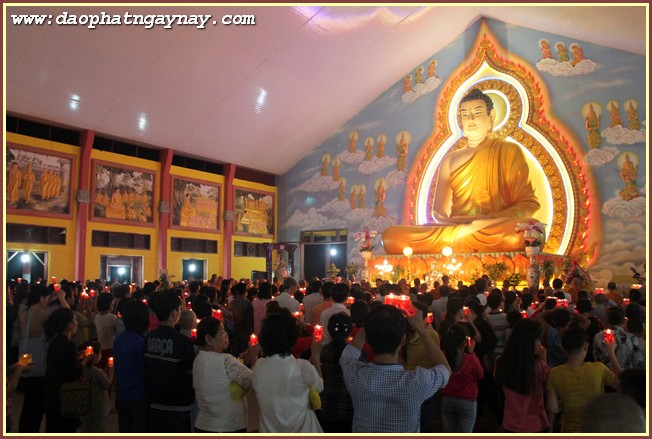 Đồng Nai: Đêm hội cúng đèn Vu Lan Báo Hiếu - PL. 2559 tại thiền viện Phước Sơn