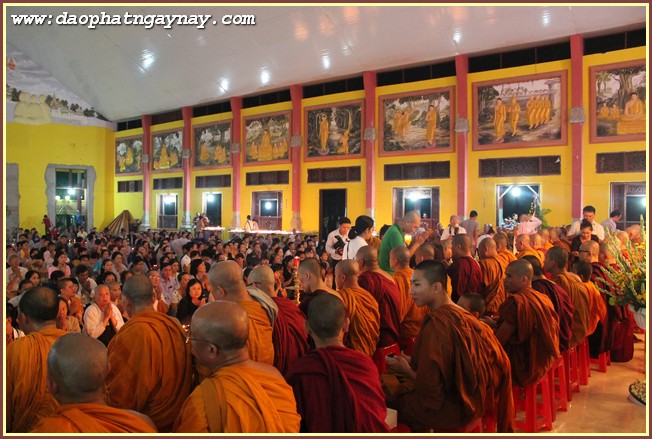 Đồng Nai: Đêm hội cúng đèn Vu Lan Báo Hiếu - PL. 2559 tại thiền viện Phước Sơn