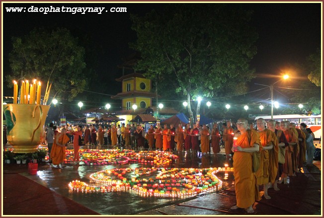 Đồng Nai: Đêm hội cúng đèn Vu Lan Báo Hiếu - PL. 2559 tại thiền viện Phước Sơn