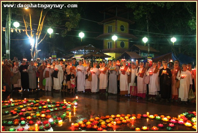 Đồng Nai: Đêm hội cúng đèn Vu Lan Báo Hiếu - PL. 2559 tại thiền viện Phước Sơn