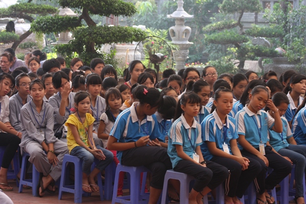 Hà Nội: &quot;Khóa Tu Theo Dấu Chân Phật&quot; lần thứ tại chùa Tăng Phúc
