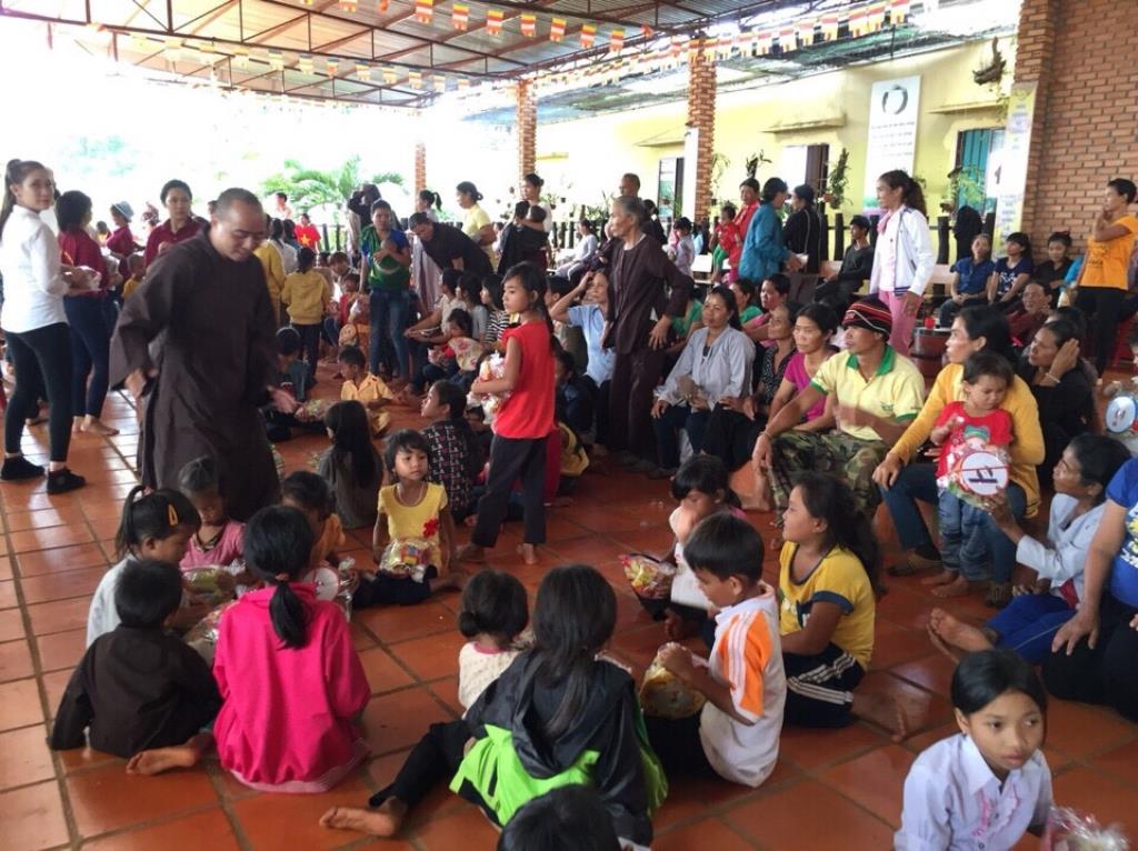 Khóa Tu Một Ngày An Lạc Và Vui Trung Thu Cho Các Em Phật Tử Tại Chùa Hoa Nghiêm (PL: 2559 – DL: 2015)