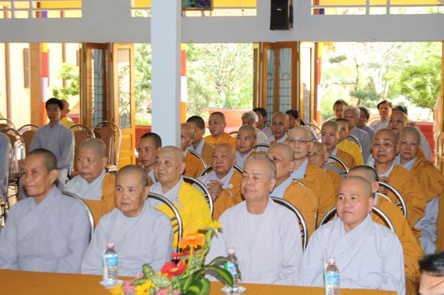 Đồng Tháp: Tạ Pháp – Dâng Y Chùa Tam Bảo và Chùa Hưng Thiền