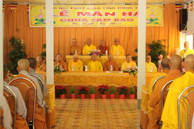 Đồng Tháp: Tạ Pháp – Dâng Y Chùa Tam Bảo và Chùa Hưng Thiền