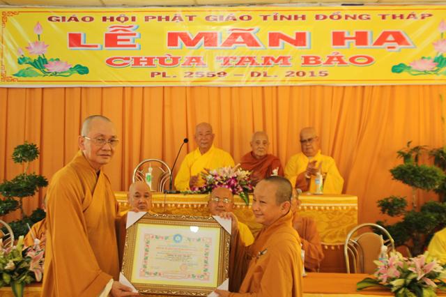 Đồng Tháp: Tạ Pháp – Dâng Y Chùa Tam Bảo và Chùa Hưng Thiền