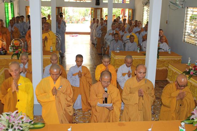 Đồng Tháp: Tạ Pháp – Dâng Y Chùa Tam Bảo và Chùa Hưng Thiền