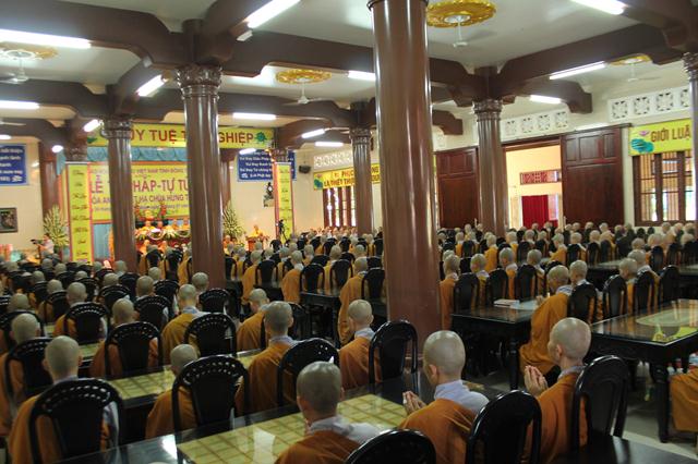 Đồng Tháp: Tạ Pháp – Dâng Y Chùa Tam Bảo và Chùa Hưng Thiền