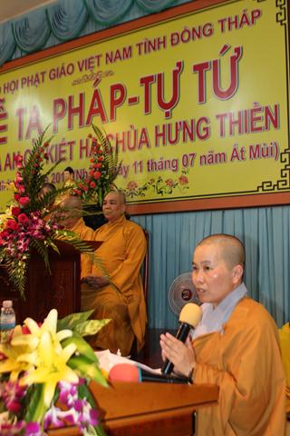 Đồng Tháp: Tạ Pháp – Dâng Y Chùa Tam Bảo và Chùa Hưng Thiền