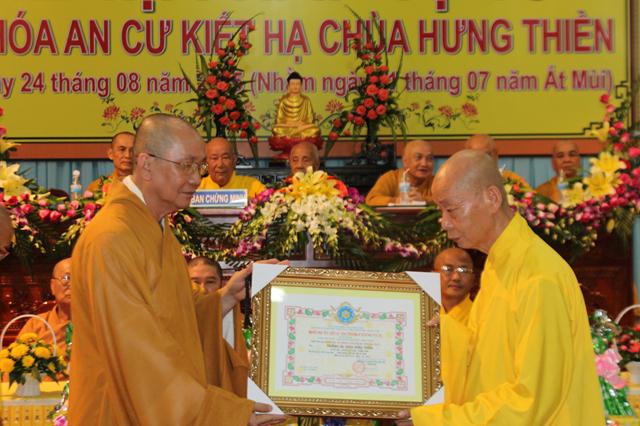 Đồng Tháp: Tạ Pháp – Dâng Y Chùa Tam Bảo và Chùa Hưng Thiền