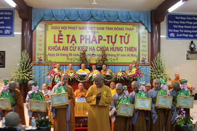 Đồng Tháp: Tạ Pháp – Dâng Y Chùa Tam Bảo và Chùa Hưng Thiền