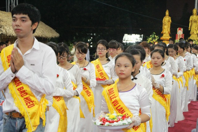 Thái Bình: Đêm hội bông hồng cài áo tại chùa Từ Xuyên
