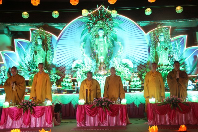 Hà Nam: Chùa Ninh Tảo tổ chức Đại lễ Vu Lan – Bông hồng cài áo