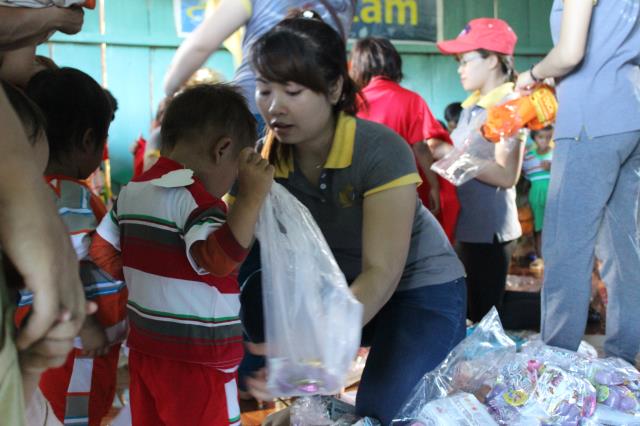 Quảng Nam : CLB Thiện Nguyện Hương Từ Tâm với chương trình “Ấm áp Tình Người”