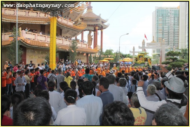 TP. HCM: Cung đón kim quan ĐLHT Thích Giác Nhiên về pháp viện Minh Đăng Quang