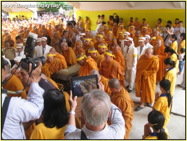 TP. HCM: Cung đón kim quan ĐLHT Thích Giác Nhiên về pháp viện Minh Đăng Quang