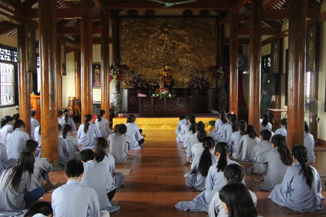 Thái Bình: Hơn 200 bạn trẻ về chùa Từ Xuyên tu một ngày an lạc